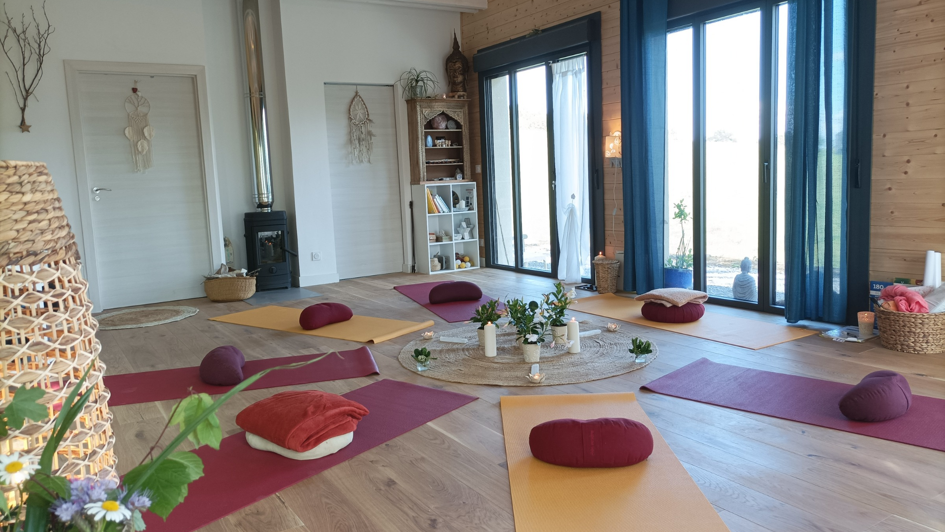 Retraite de Meditation de Pleine Conscience a Esquiule au Pays basque, vue sur les Pyrenees