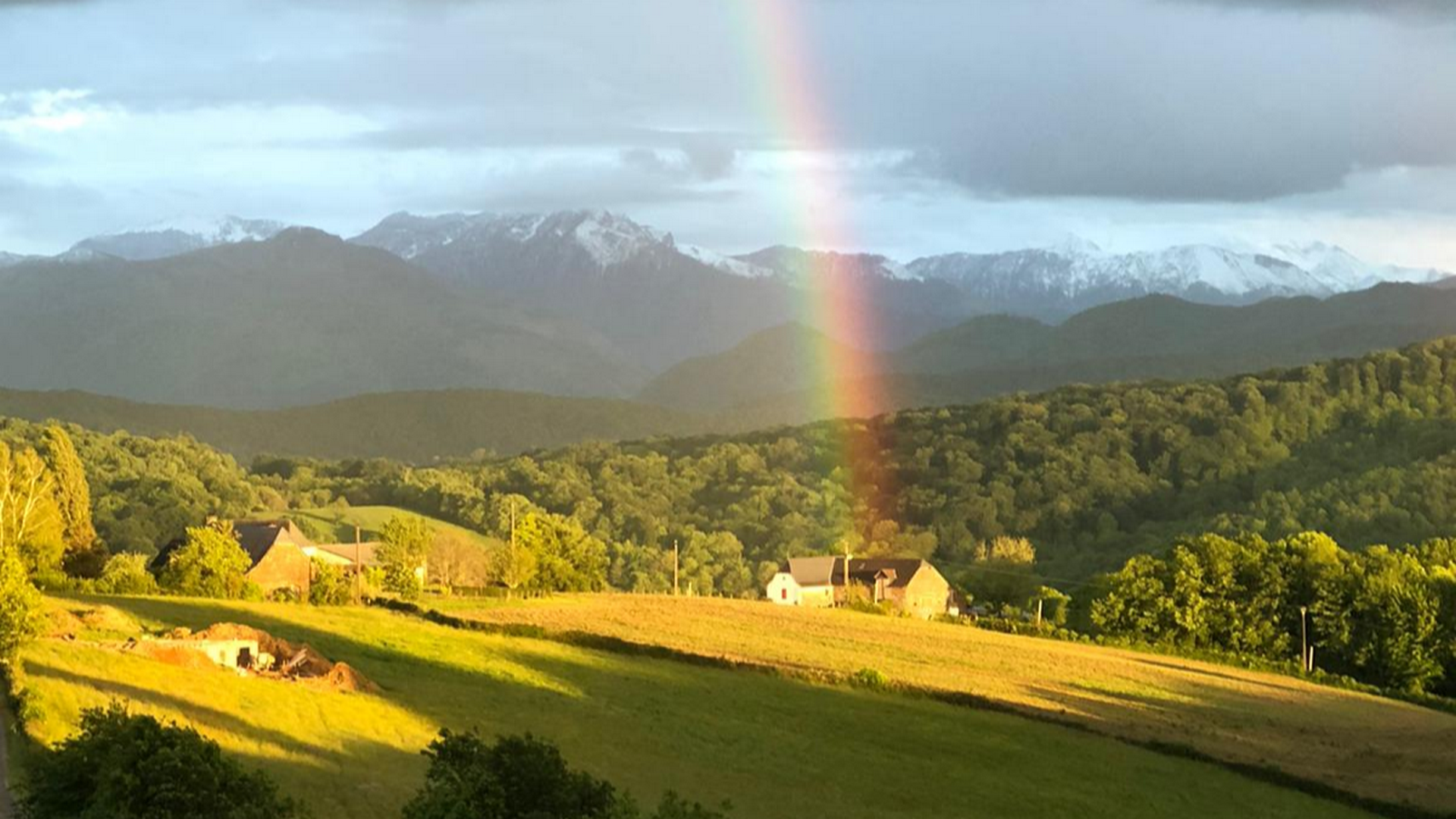 Retraite de Meditation de Pleine Conscience a Esquiule au Pays basque, vue sur les Pyrenees